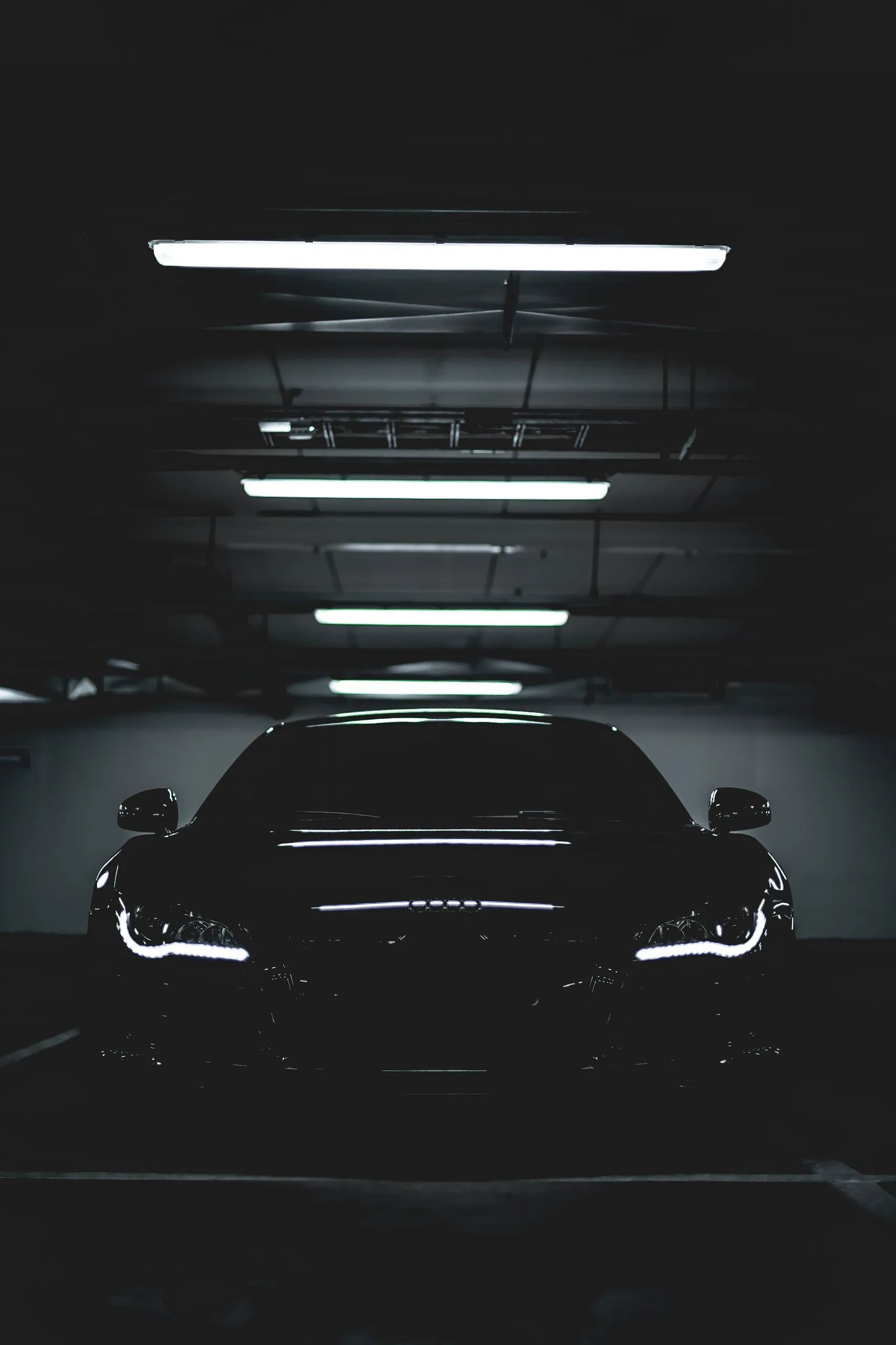 Audi negro con pintura espejo tras aplicar el recubrimiento protector